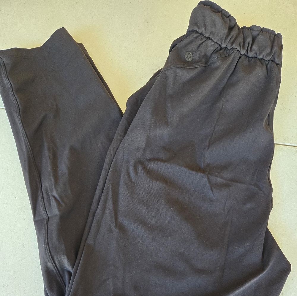 Lululemon Keep Moving Pant 7/8 High-Rise Size 6 Black Color